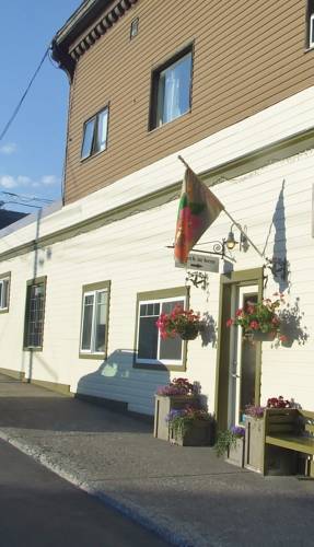 Crowsnest Pass Alberta 
Kanada Promo-Code Booking.com